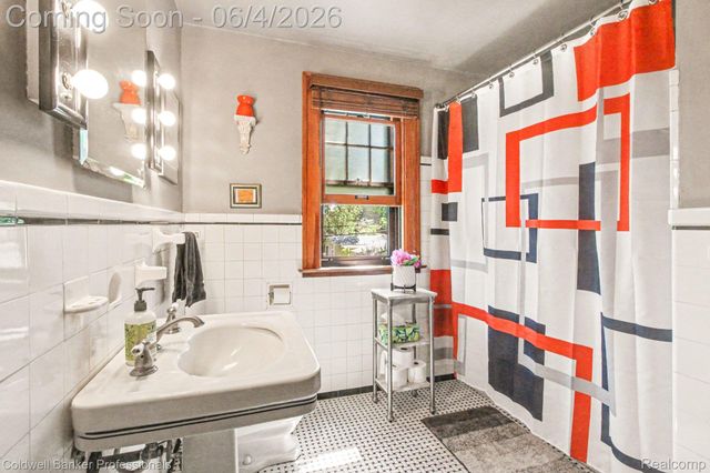 42 Wellesley Drive, Pleasant Ridge, MI 48069