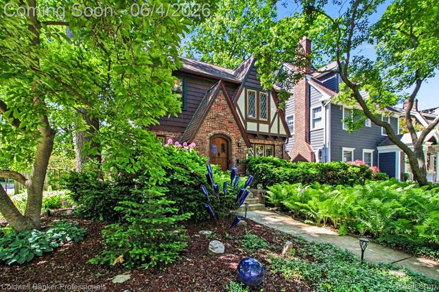42 Wellesley Drive, Pleasant Ridge, MI 48069