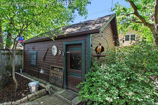42 Wellesley Drive, Pleasant Ridge, MI 48069