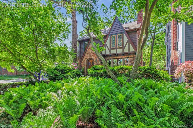 42 Wellesley Drive, Pleasant Ridge, MI 48069