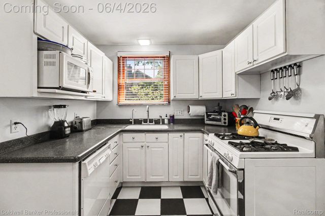 42 Wellesley Drive, Pleasant Ridge, MI 48069