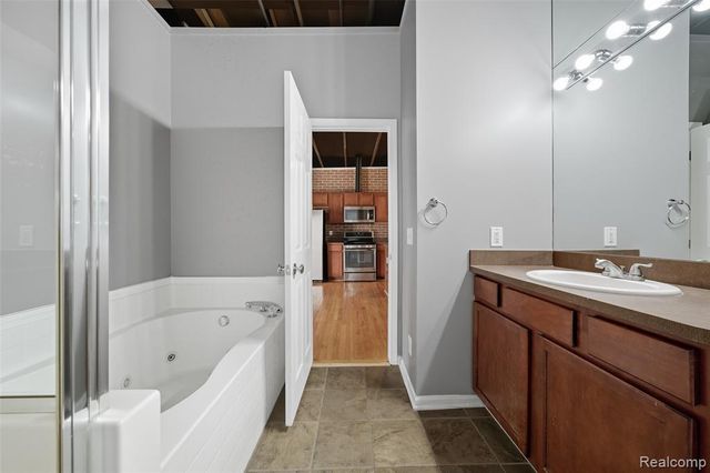 54 W Bethune Street 44, Detroit, MI 48202