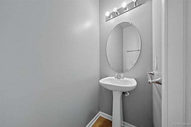 54 W Bethune Street 44, Detroit, MI 48202