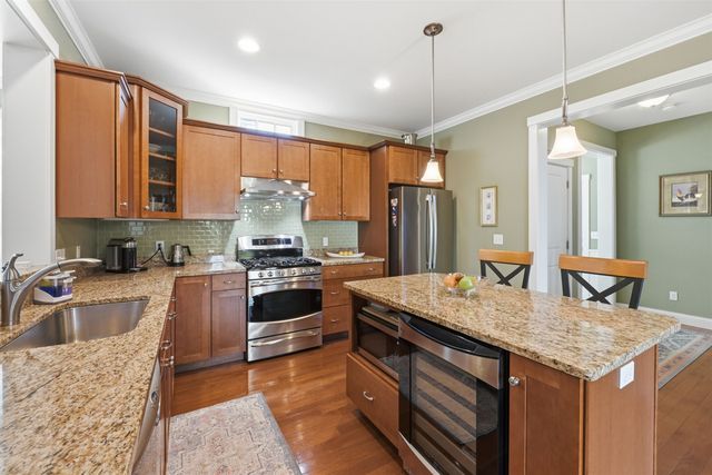 150 Allen Rd E, South Burlington, VT 05403