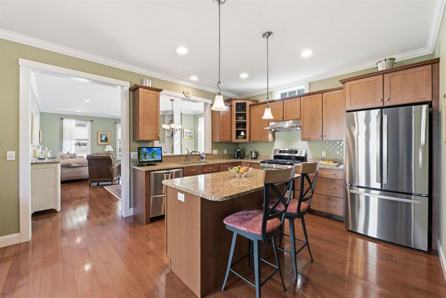 150 Allen Rd E, South Burlington, VT 05403