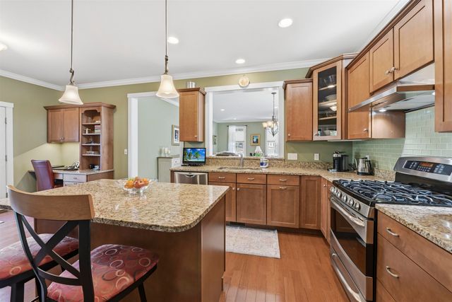 150 Allen Rd E, South Burlington, VT 05403