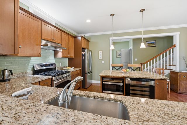 150 Allen Rd E, South Burlington, VT 05403