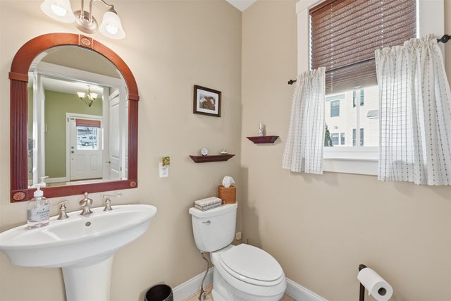 150 Allen Rd E, South Burlington, VT 05403