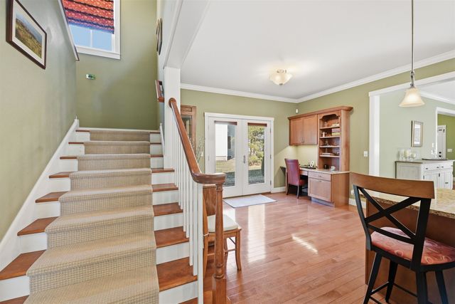 150 Allen Rd E, South Burlington, VT 05403