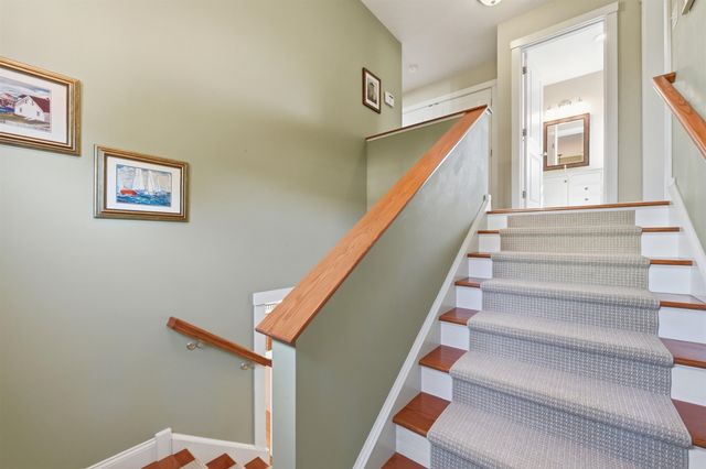 150 Allen Rd E, South Burlington, VT 05403