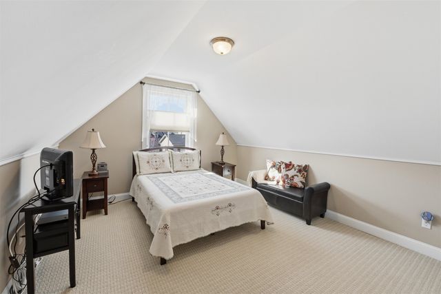 150 Allen Rd E, South Burlington, VT 05403