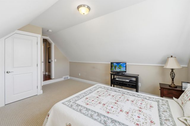 150 Allen Rd E, South Burlington, VT 05403