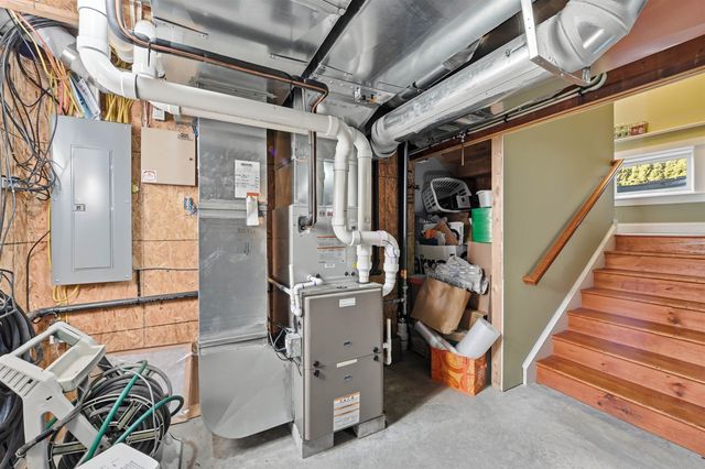 150 Allen Rd E, South Burlington, VT 05403