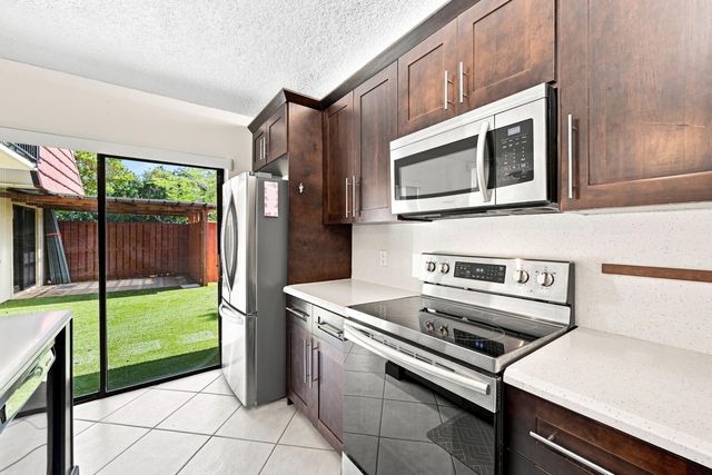 9139 SW 23RD Street C, Davie, FL 33324