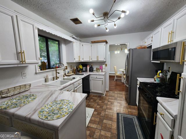 715 Babbling Creek Place, Johns Creek, GA 30022