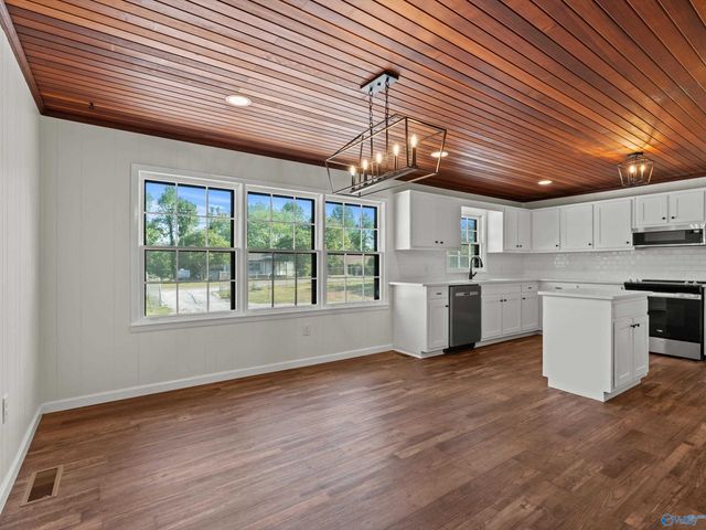 146 Lark Lane, Harvest, AL 35749