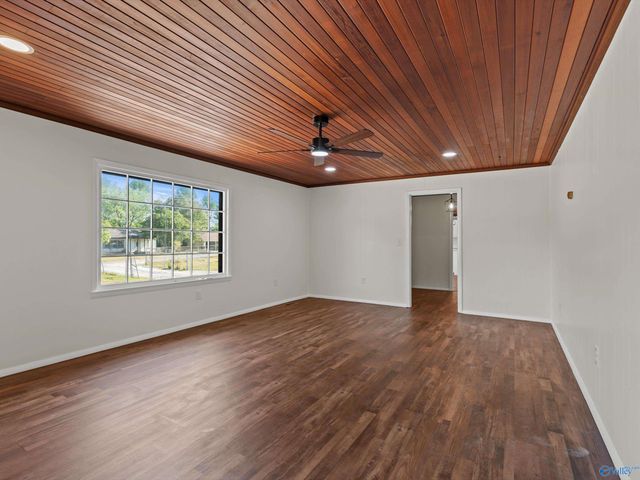 146 Lark Lane, Harvest, AL 35749