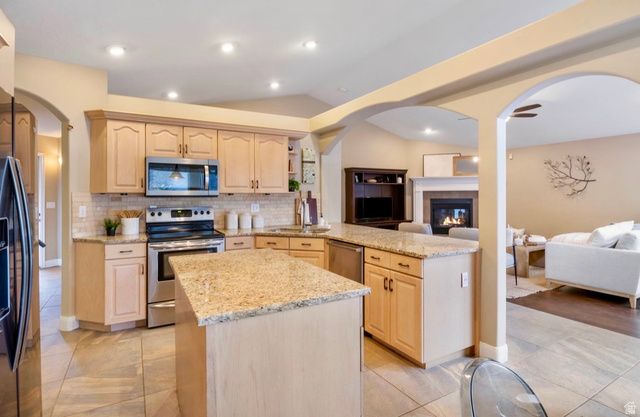 874 AVALON HILLS DR, Ogden, UT 84404