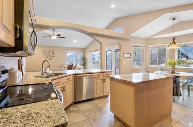 874 AVALON HILLS DR, Ogden, UT 84404