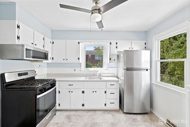 16 Eisenhower Avenue, Spotswood, NJ 08884