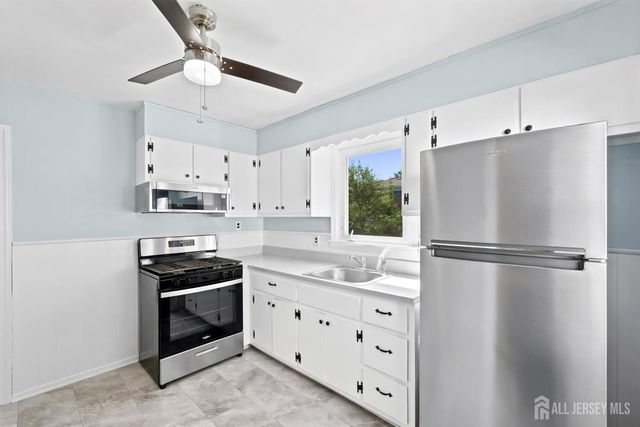 16 Eisenhower Avenue, Spotswood, NJ 08884