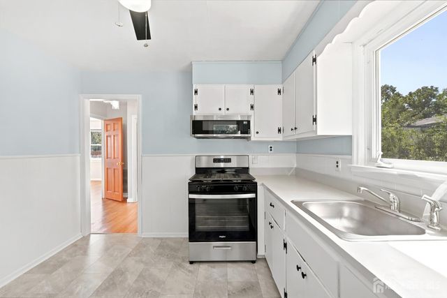 16 Eisenhower Avenue, Spotswood, NJ 08884