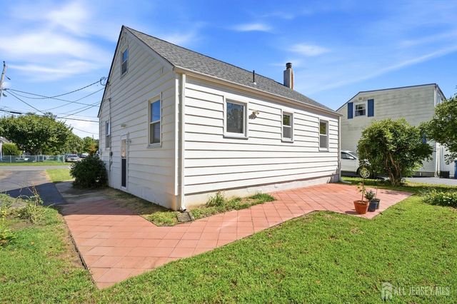16 Eisenhower Avenue, Spotswood, NJ 08884
