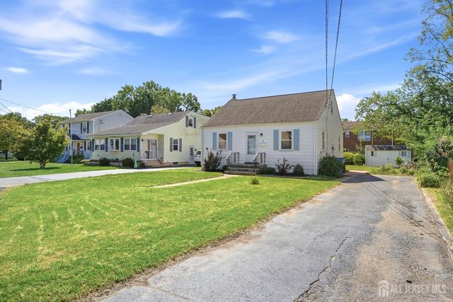 16 Eisenhower Avenue, Spotswood, NJ 08884