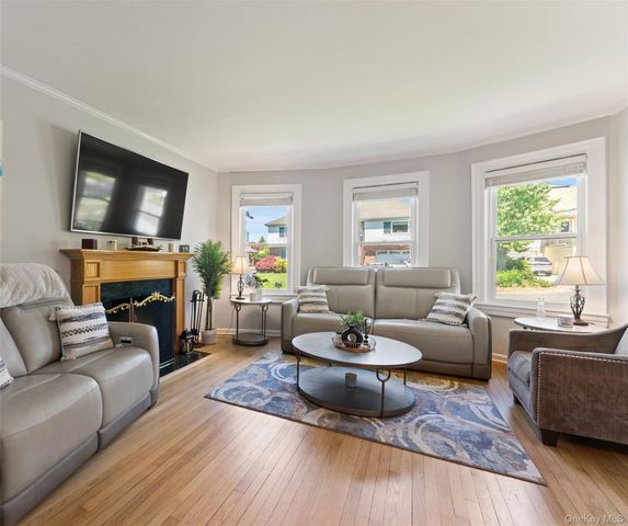 36 Lakeview Avenue, Scarsdale, NY 10583