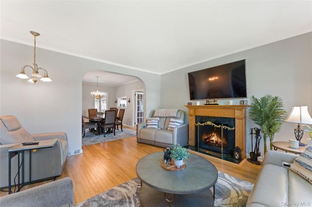 36 Lakeview Avenue, Scarsdale, NY 10583
