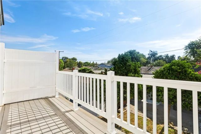 3672 Hackett, Long Beach, CA 90808