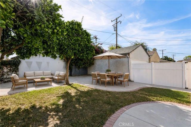 3672 Hackett, Long Beach, CA 90808
