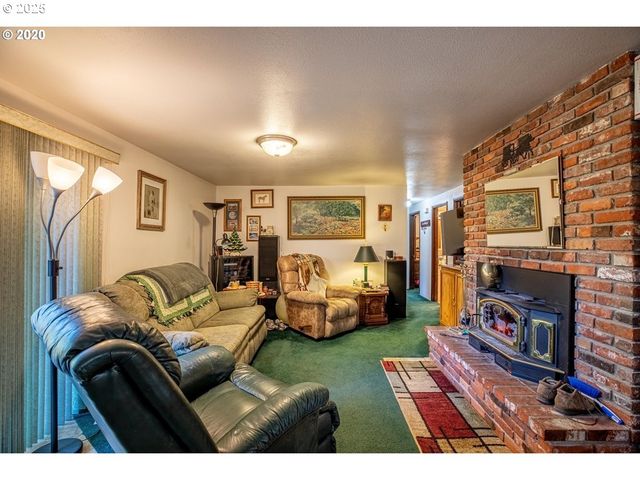 1960 RANCH Rd, Reedsport, OR 97467