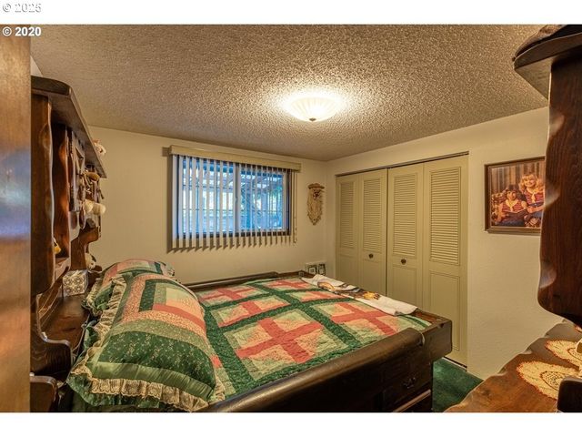 1960 RANCH Rd, Reedsport, OR 97467