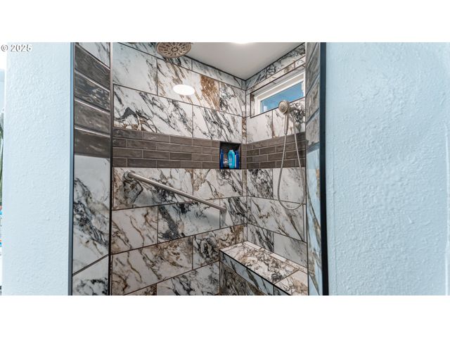 1960 RANCH Rd, Reedsport, OR 97467