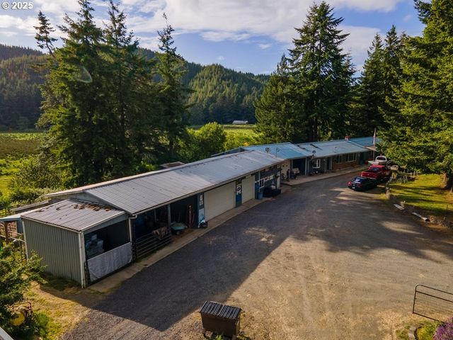 1960 RANCH Rd, Reedsport, OR 97467