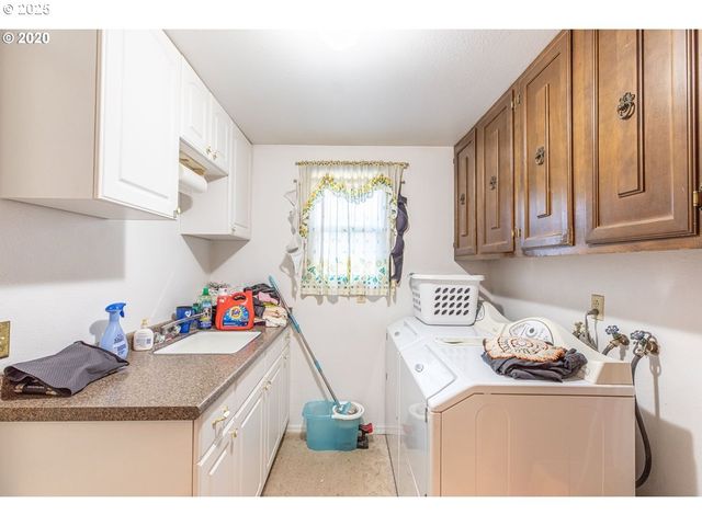 1960 RANCH Rd, Reedsport, OR 97467