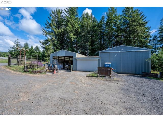 1960 RANCH Rd, Reedsport, OR 97467