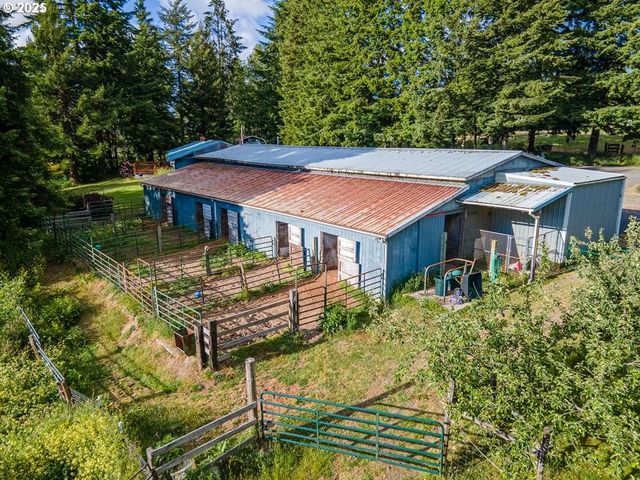 1960 RANCH Rd, Reedsport, OR 97467