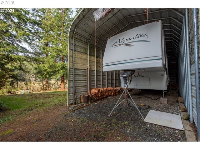 1960 RANCH Rd, Reedsport, OR 97467