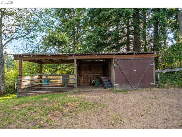 1960 RANCH Rd, Reedsport, OR 97467