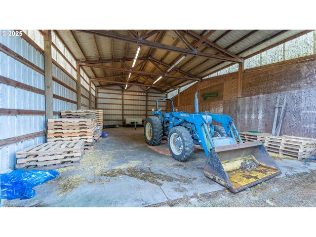 1960 RANCH Rd, Reedsport, OR 97467