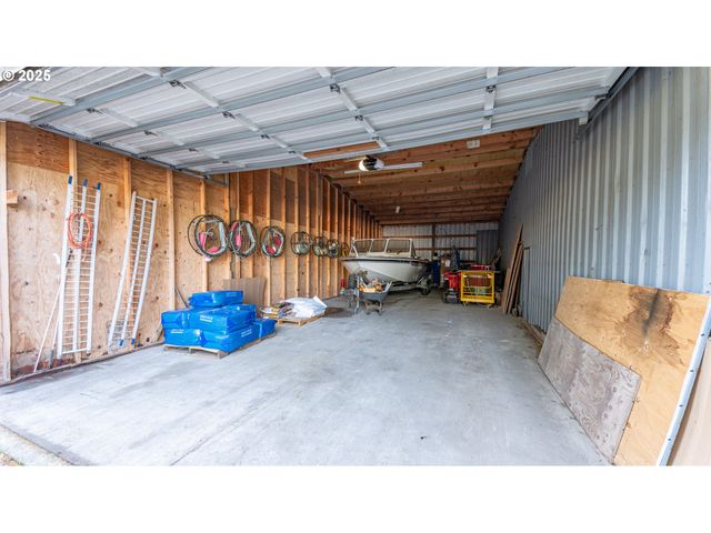 1960 RANCH Rd, Reedsport, OR 97467