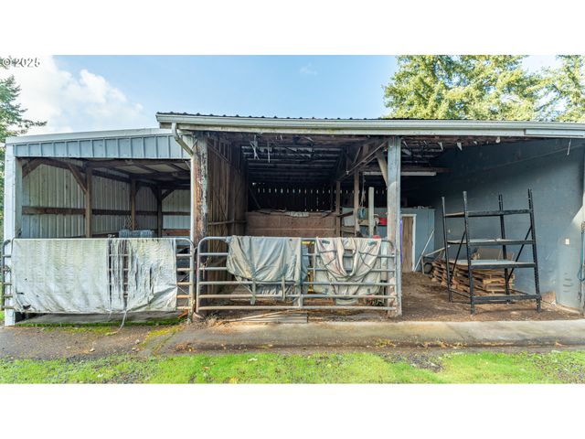 1960 RANCH Rd, Reedsport, OR 97467