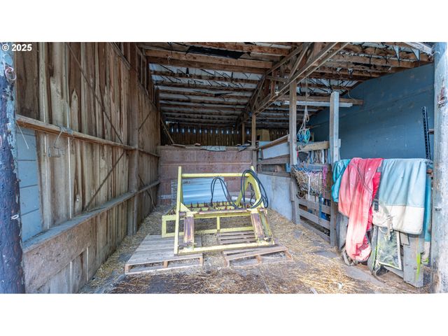 1960 RANCH Rd, Reedsport, OR 97467