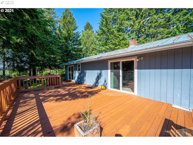 1960 RANCH Rd, Reedsport, OR 97467