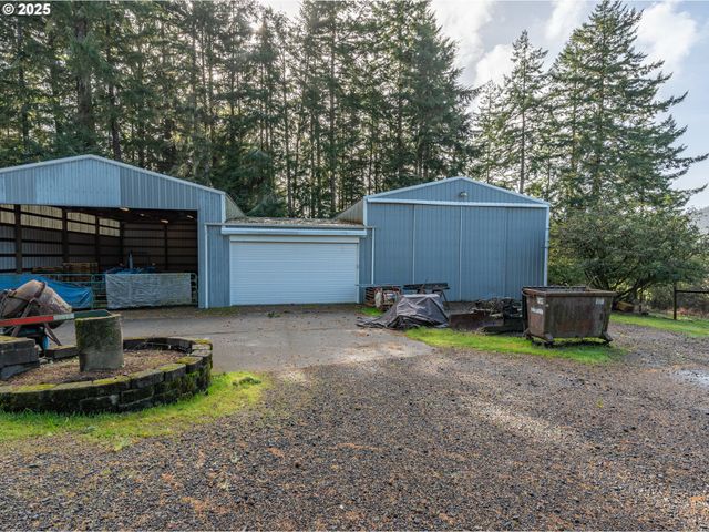 1960 RANCH Rd, Reedsport, OR 97467