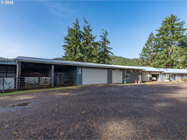 1960 RANCH Rd, Reedsport, OR 97467