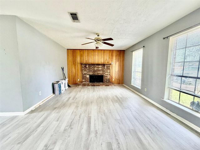 923 North Nellius Street, Woodville, TX 75979