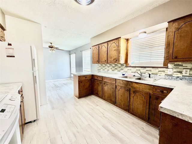 923 North Nellius Street, Woodville, TX 75979